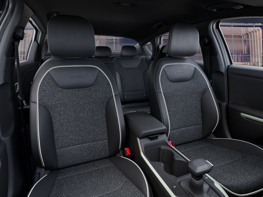 2025 Kia K4 GT-Line photo 14