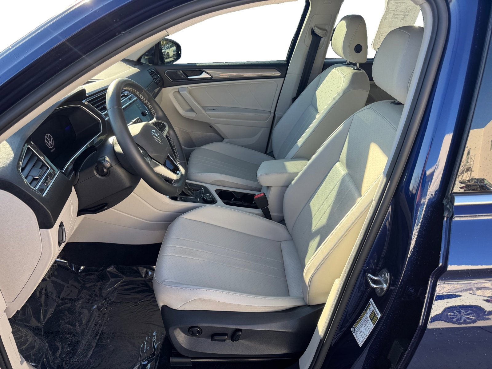 2022 Volkswagen Tiguan SE photo 2