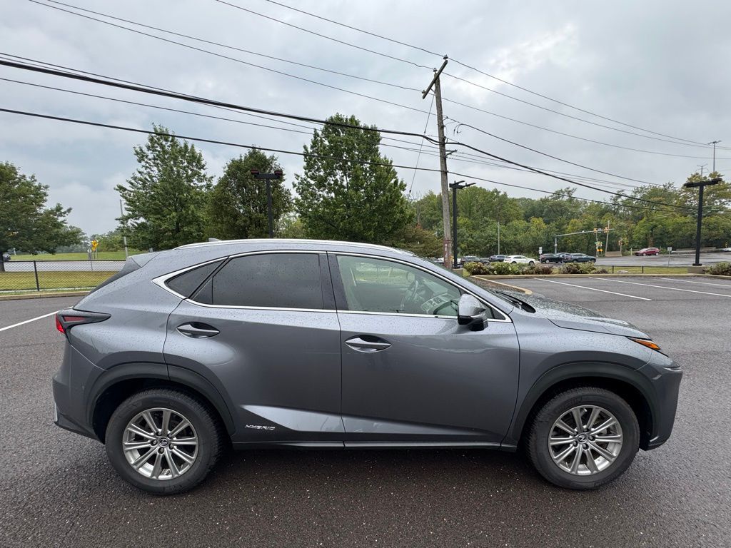 2021 Lexus NX 300h AWD photo 4