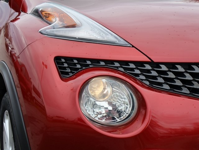 2015 Nissan Juke SV photo 3