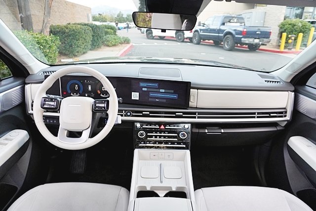 Used 2025 Black Hyundai SE image 19