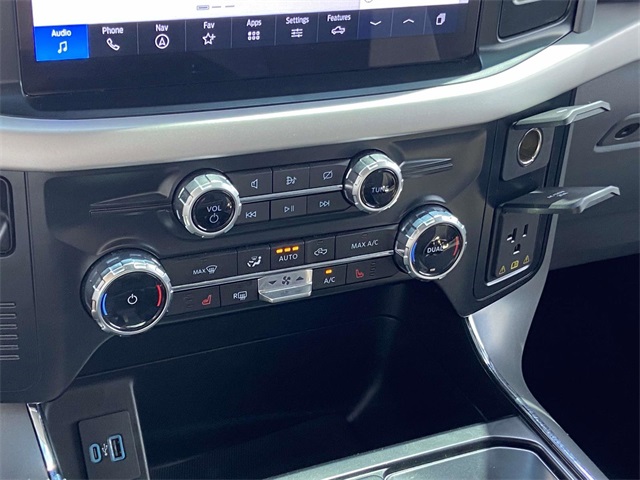 2023 Ford F-150 Lightning XLT photo 15