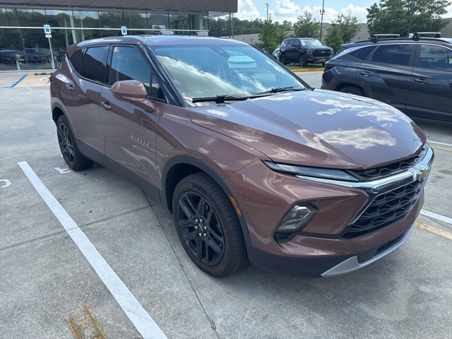 2023 Chevrolet Blazer 2LT photo 2