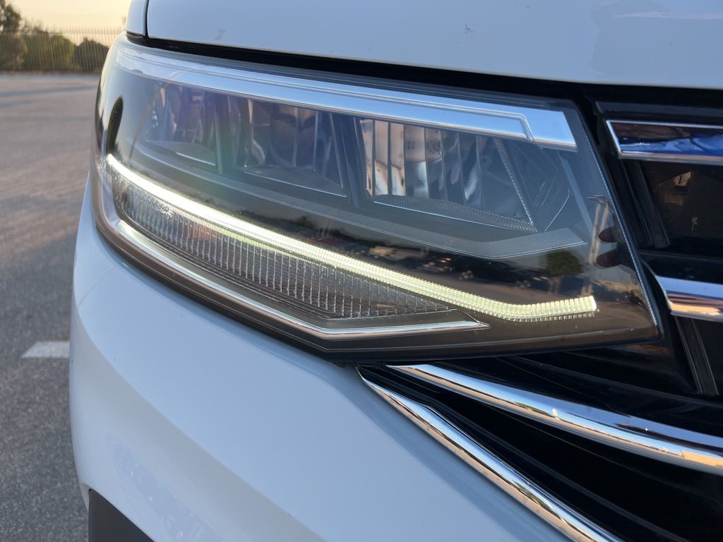 2022 Volkswagen Tiguan SE photo 11