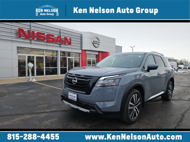 2025 Nissan Pathfinder Platinum's photo