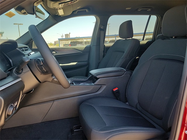2025 Jeep Grand Cherokee Laredo photo 12