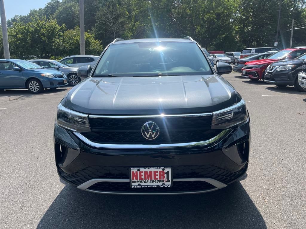 2022 Volkswagen Taos SE photo 3