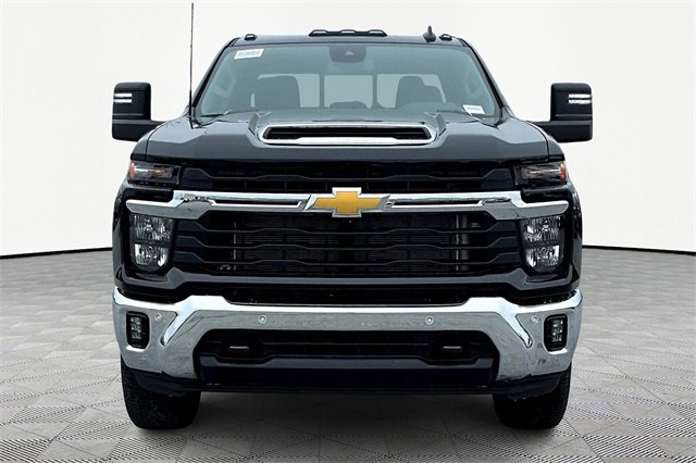 2025 Chevrolet Silverado 2500HD LT photo 2