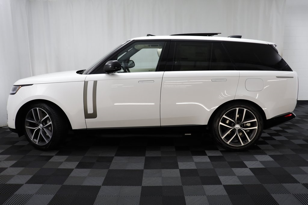 2025 Land Rover Range Rover SE photo 3