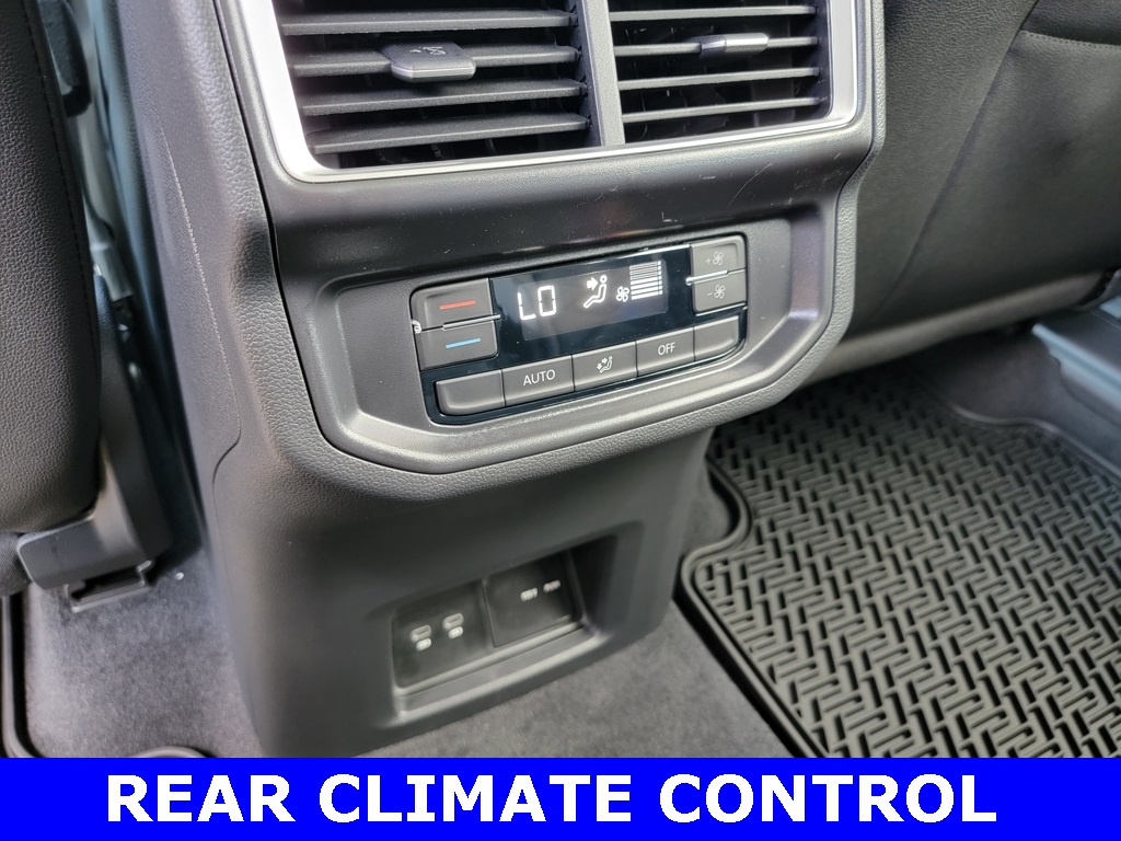 2025 Volkswagen Atlas Peak Edition SE photo 2