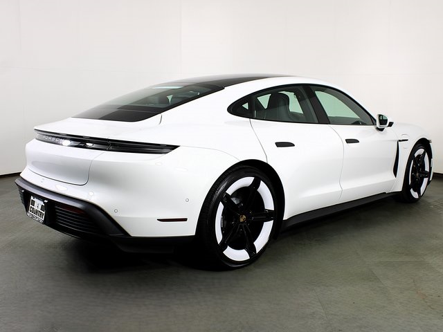 2025 Porsche Taycan 4 photo 7