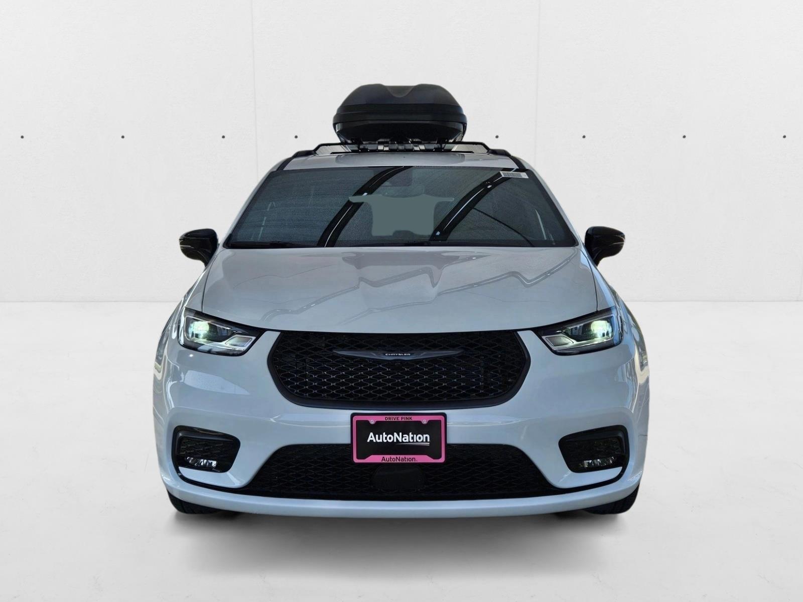 2025 Chrysler Pacifica photo 3