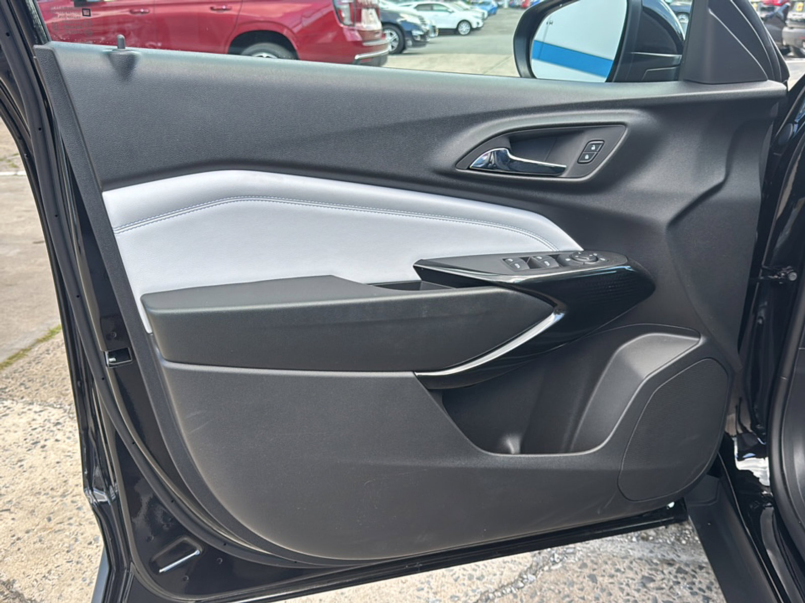 2025 Chevrolet Trax LT photo 18