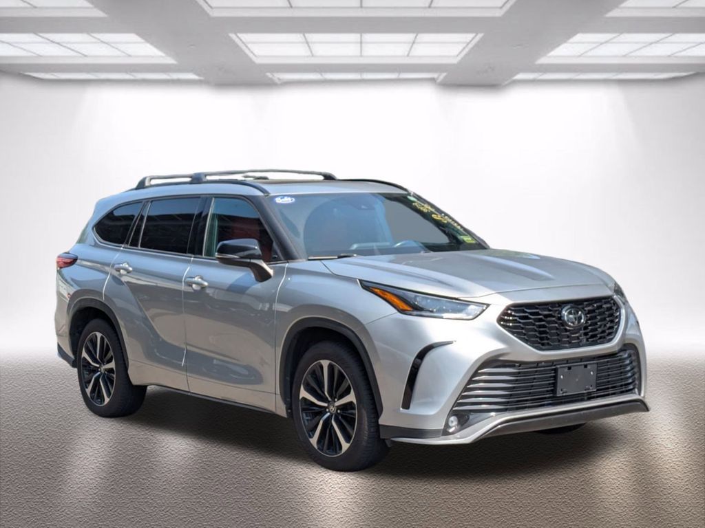 2022 Toyota Highlander XSE's photo