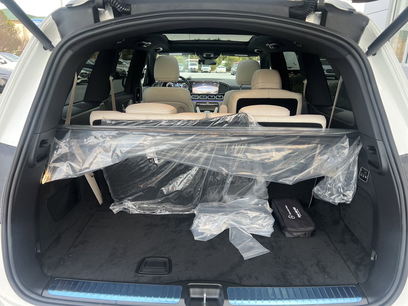 2025 Mercedes Benz GLS 450 4MATIC photo 8