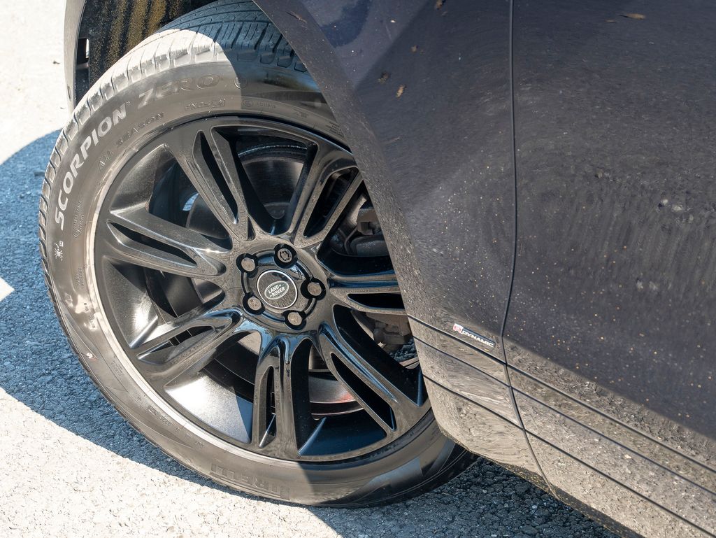2021 Land Rover Range Rover Velar P250 R-Dynamic S photo 9