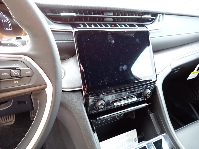 2025 Jeep Grand Cherokee Limited photo 16