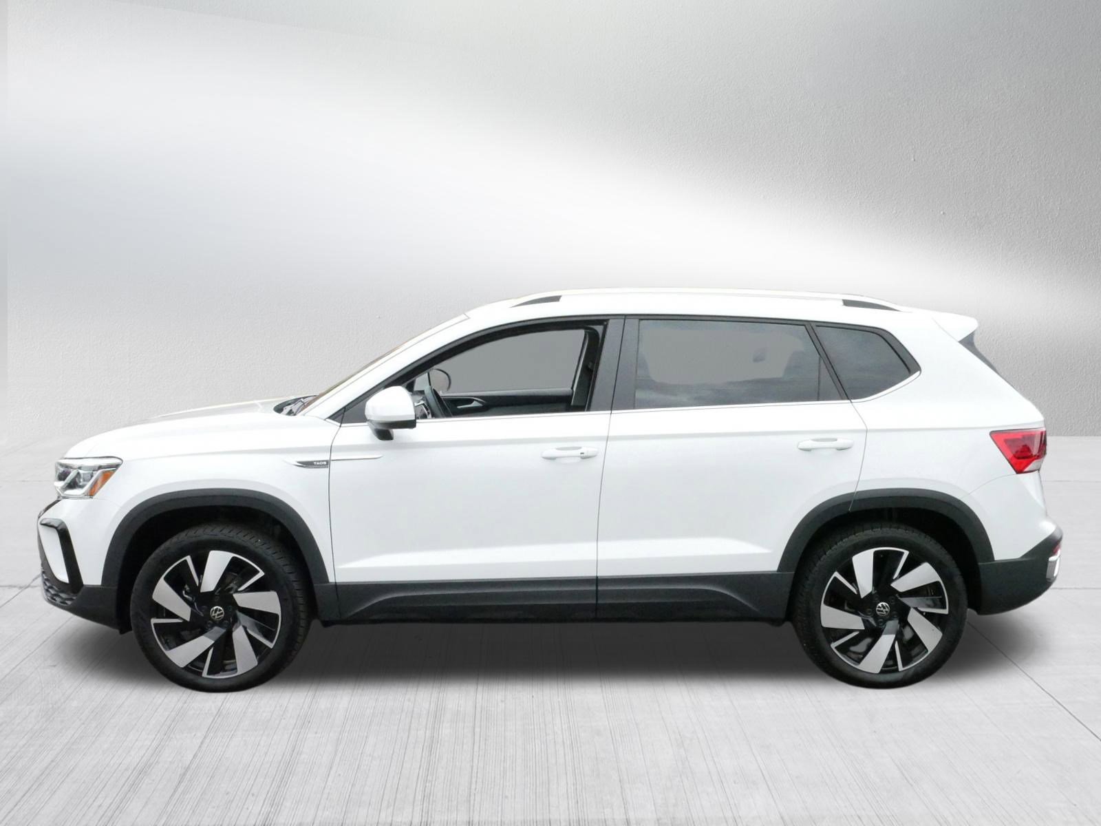 2024 Volkswagen Taos SEL photo 4
