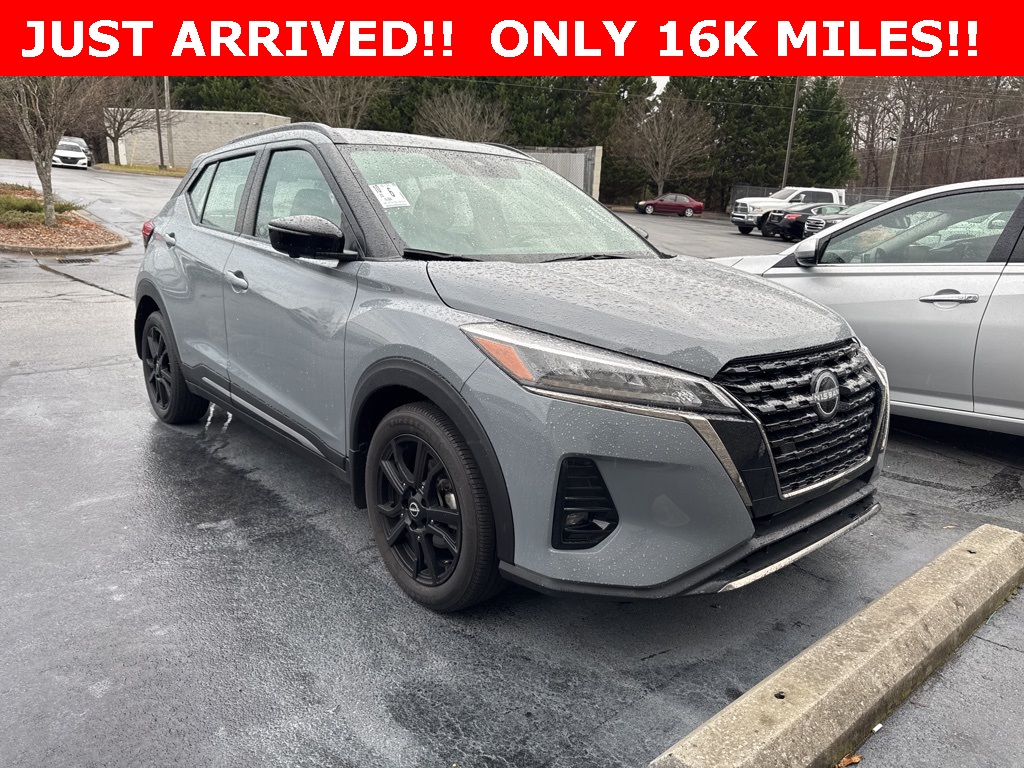 2022 Nissan Kicks SR's photo