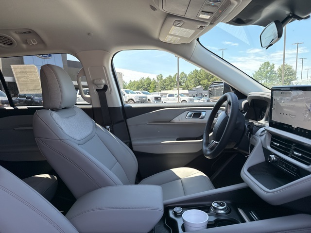 2025 Ford Explorer photo 15