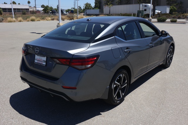 2025 Nissan Sentra SV photo 4