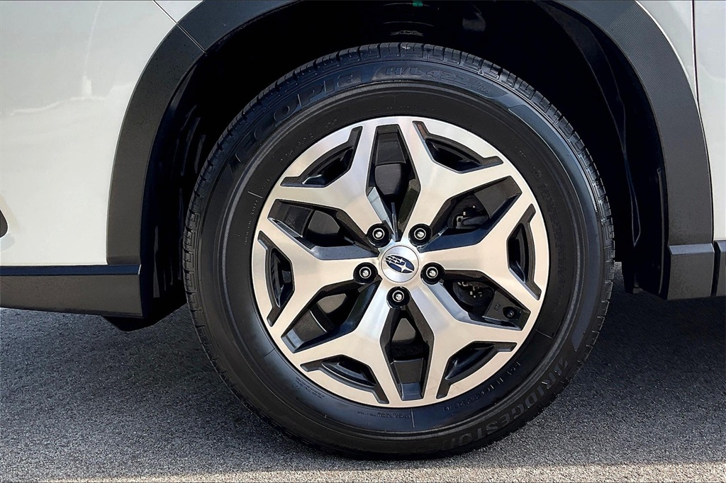 2022 Subaru Forester Premium photo 7