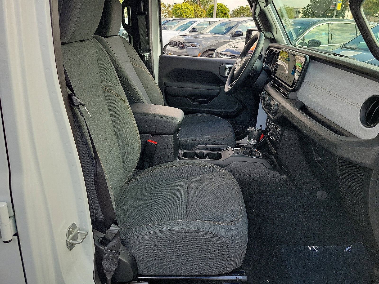 2025 Jeep Wrangler photo 13