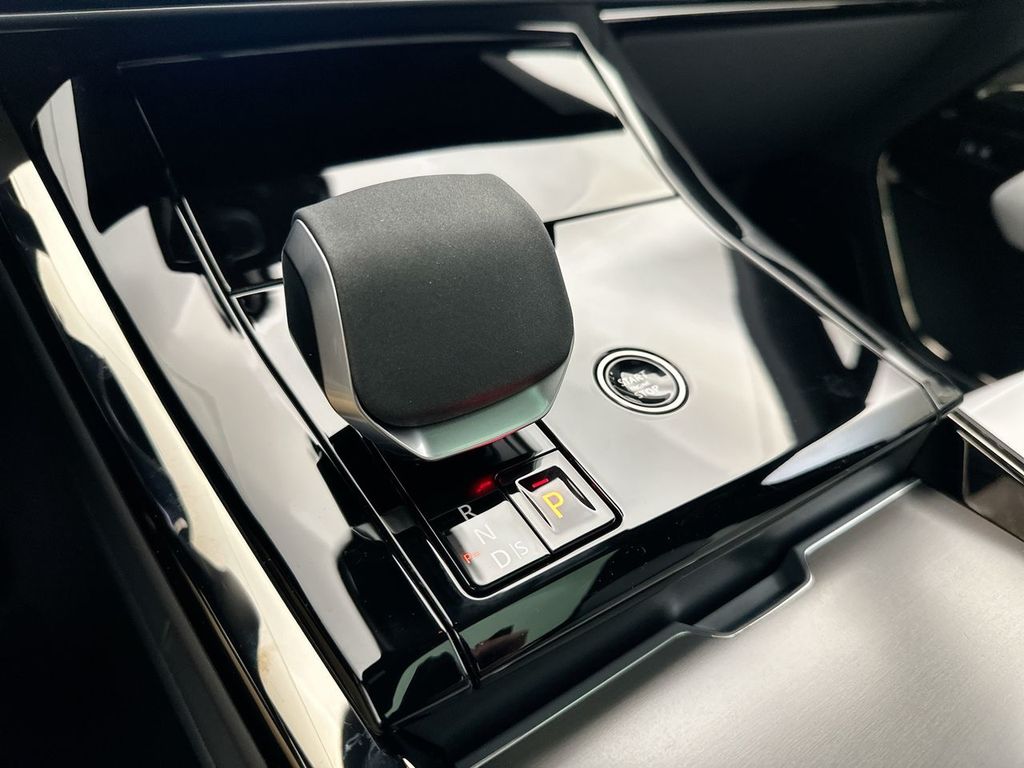 2025 Land Rover Range Rover Sport SE photo 12