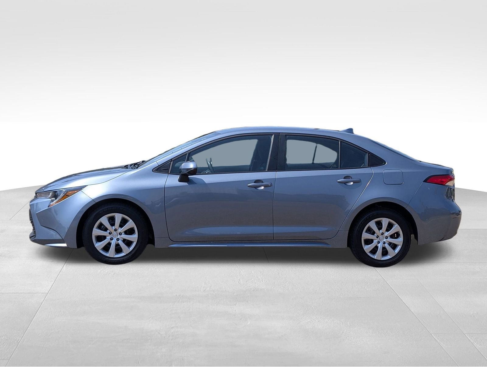 2023 Toyota Corolla LE photo 2