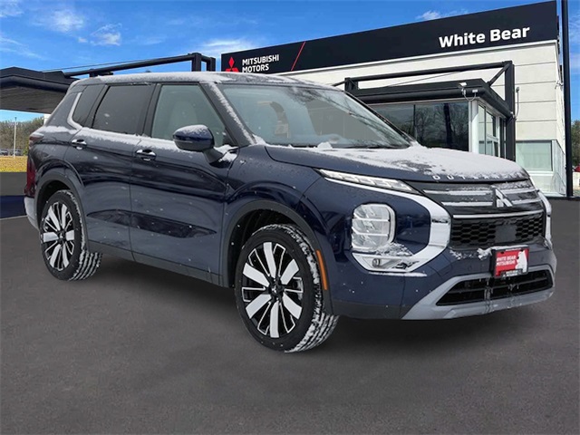 2025 Mitsubishi Outlander SE's photo