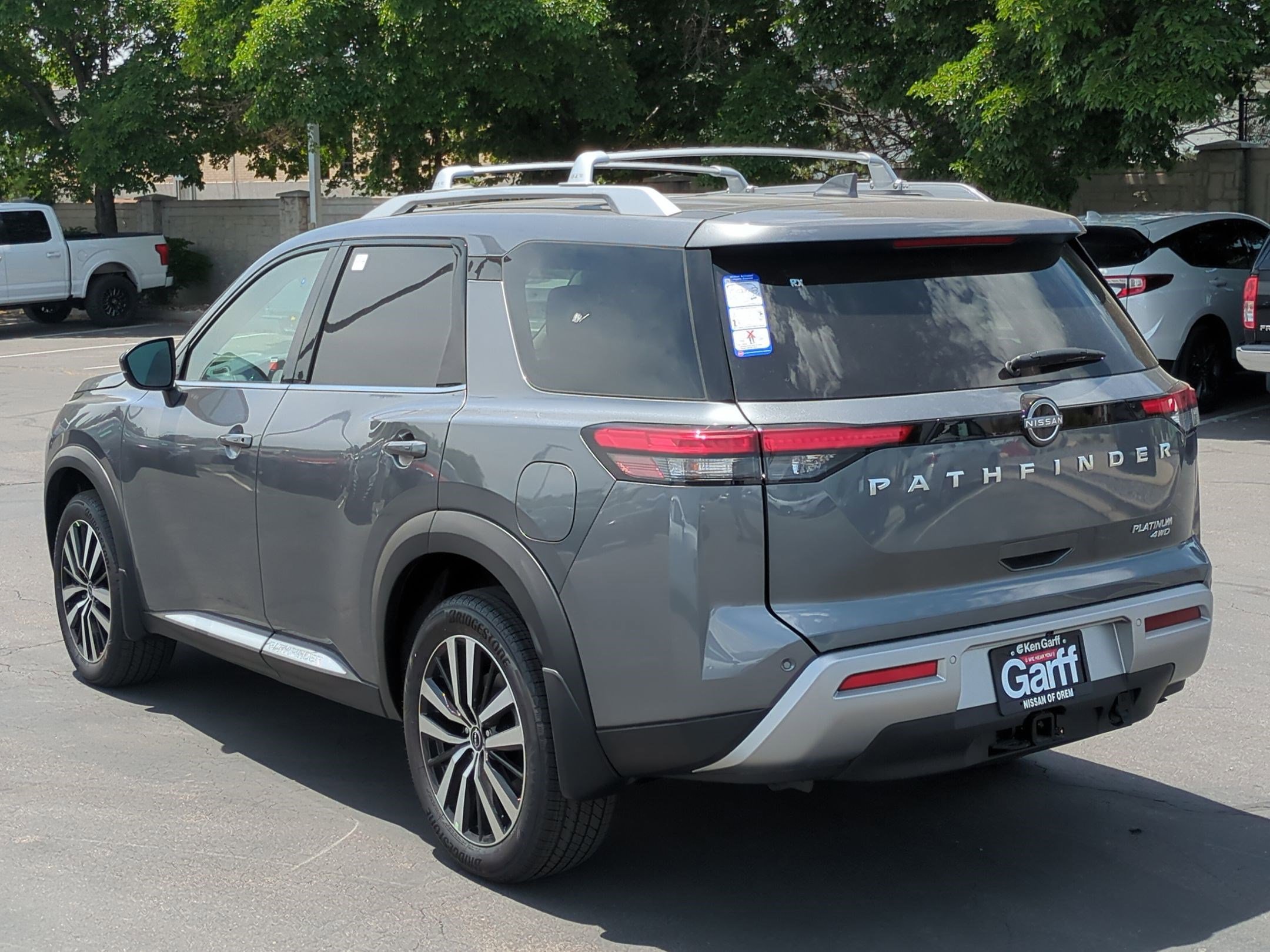 2025 Nissan Pathfinder Platinum photo 4