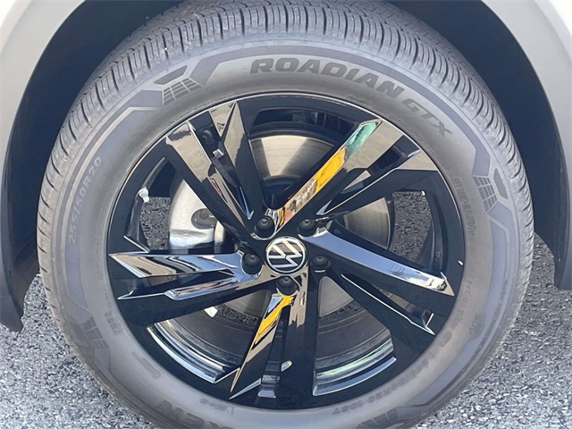 2025 Volkswagen Atlas Cross Sport SEL R-Line photo 4