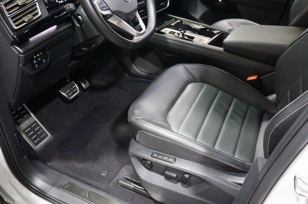 2025 Volkswagen Atlas Cross Sport SEL R-Line photo 26