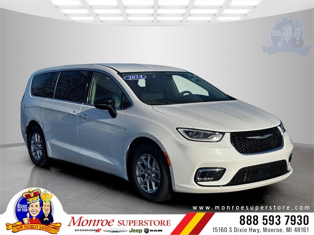 2024 Chrysler Pacifica Touring L's photo