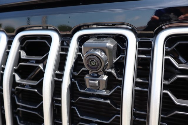2025 Jeep Wrangler Sahara photo 6