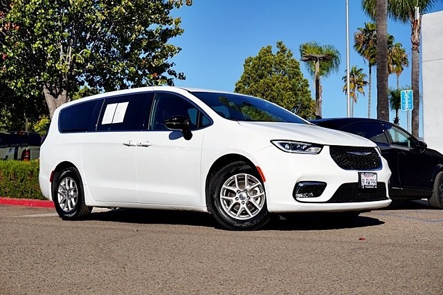 2024 Chrysler Pacifica Touring