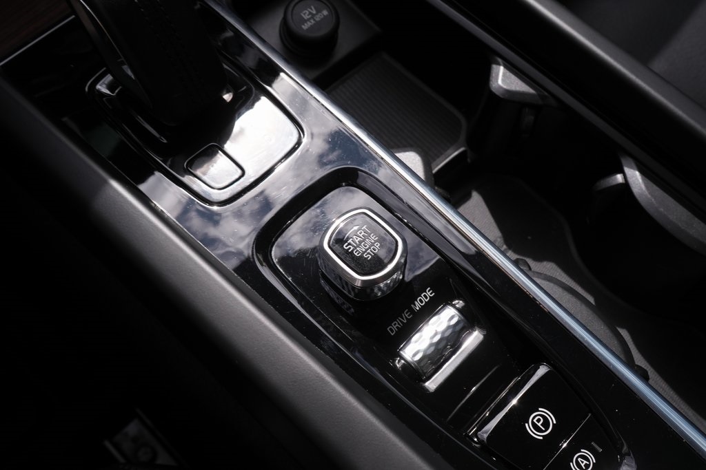 2021 Volvo XC60 Recharge Hybrid T8 Inscription Expression photo 23