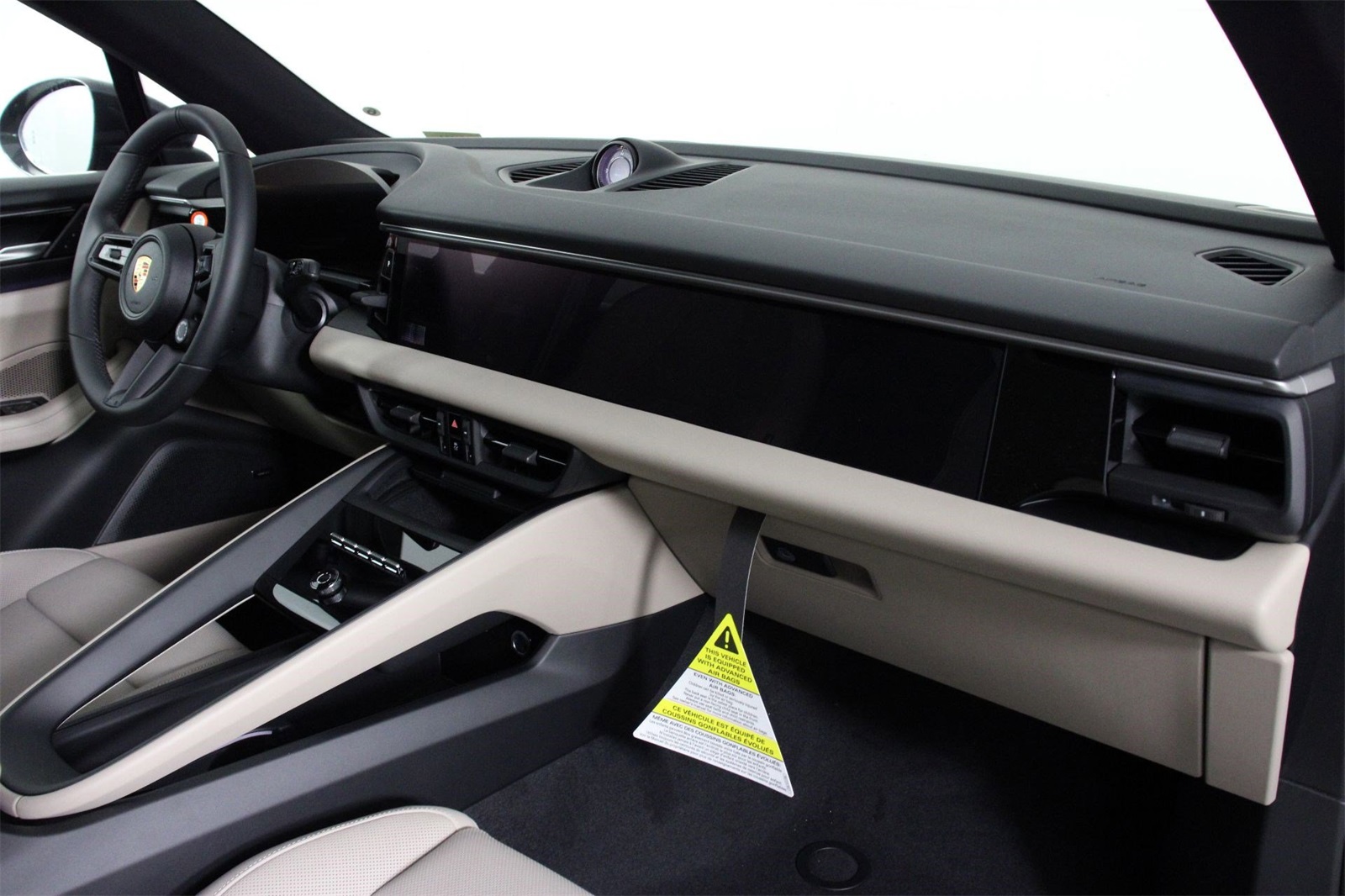 2025 Porsche Macan Electric photo 14