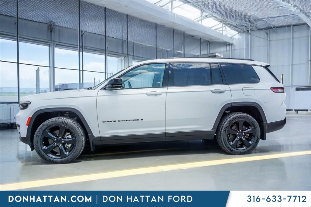 2022 Jeep Grand Cherokee Altitude photo 2