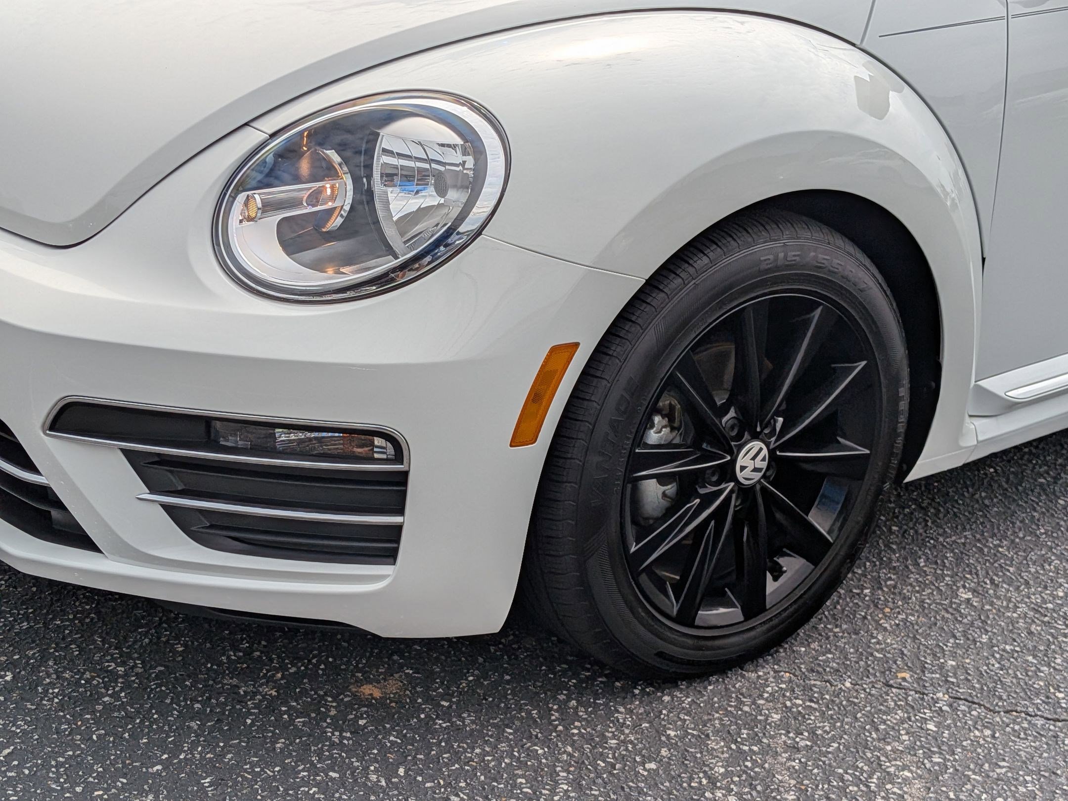 2019 Volkswagen Beetle SE photo 9