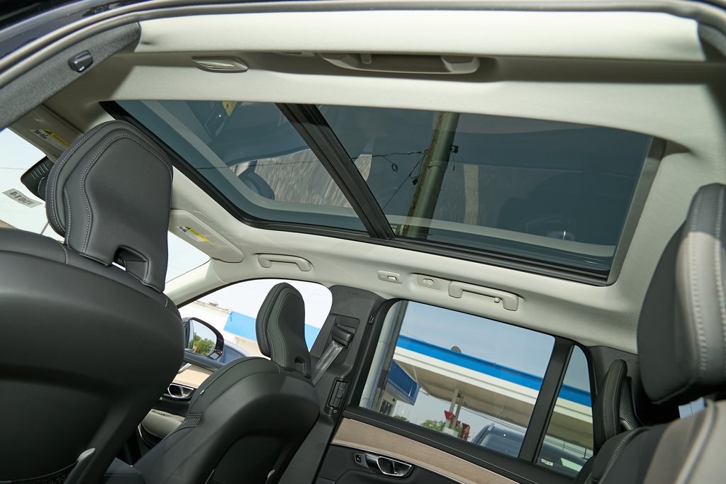 2025 VOLVO XC90 - Image 18