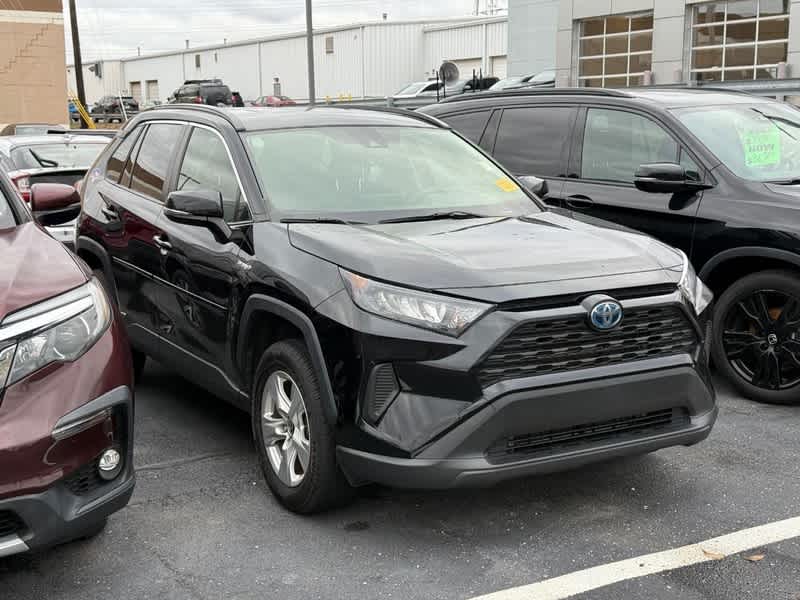 2021 Toyota RAV4 LE's photo