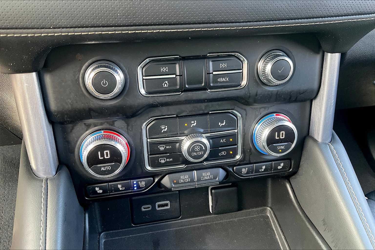 2022 Gmc Yukon SLT photo 29
