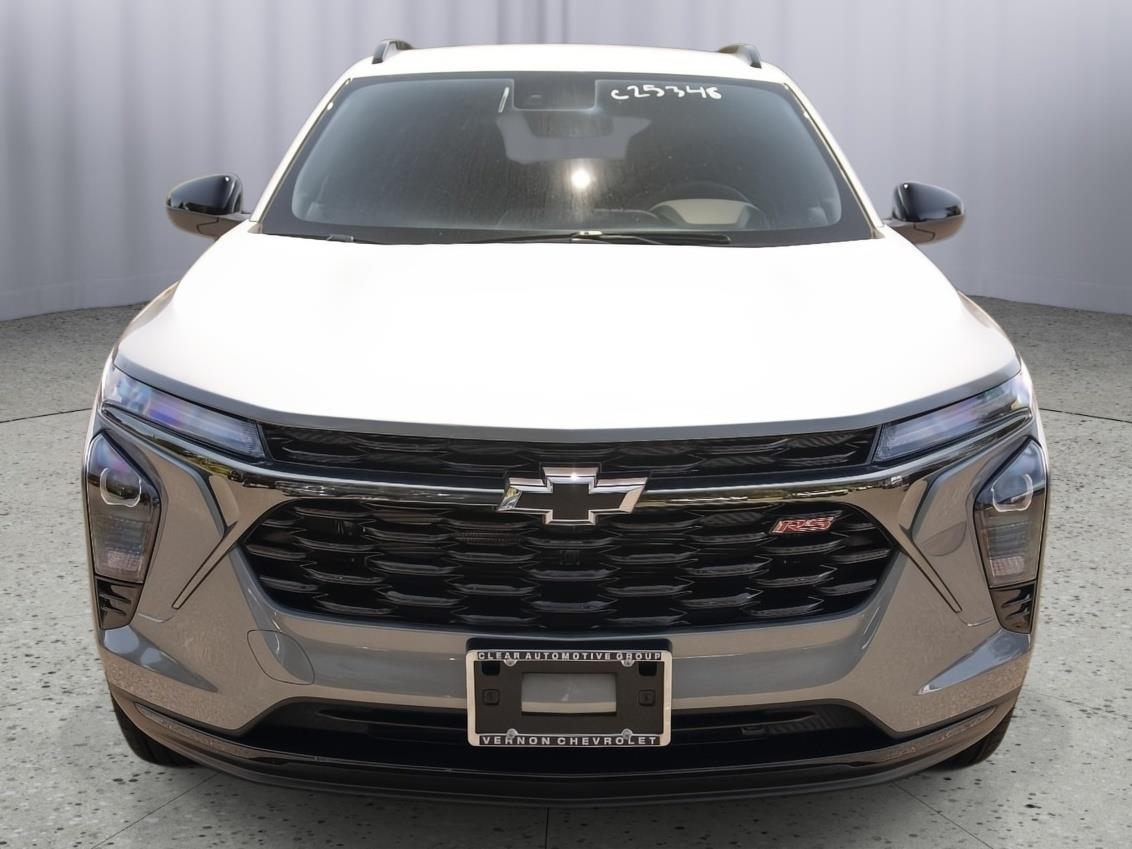 2025 Chevrolet Trax photo 2
