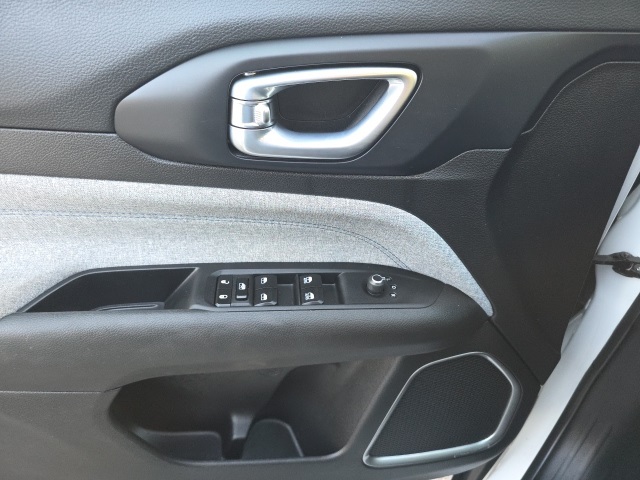 2024 Jeep Compass Latitude photo 11