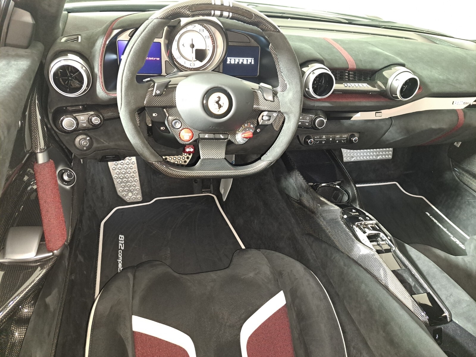 2023 Ferrari 812 Competizione photo 4