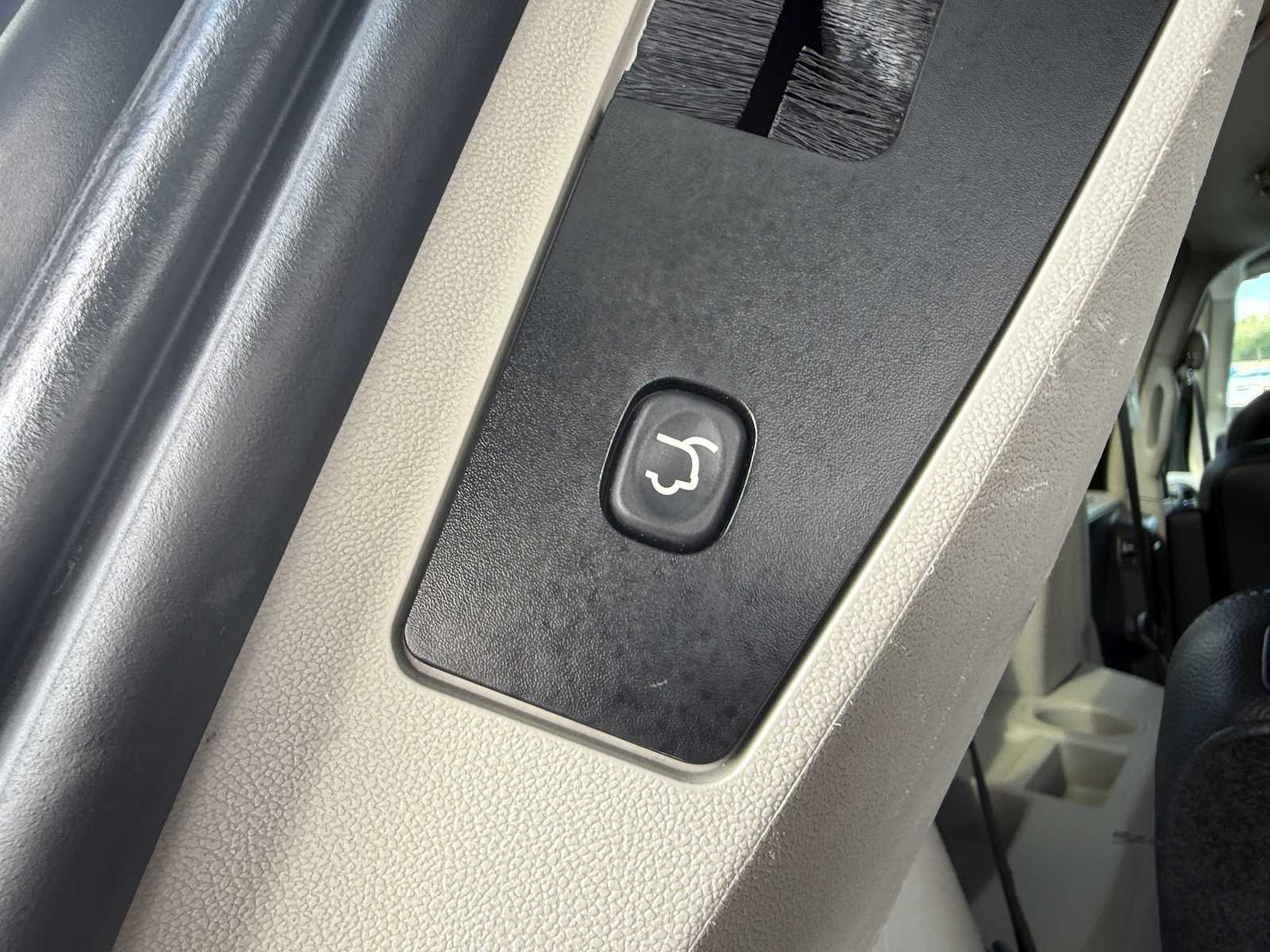 2016 Chrysler Town & Country Touring photo 11