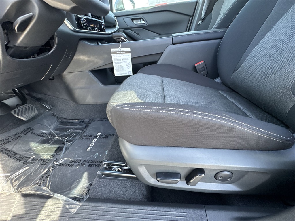 2026 Nissan Rogue SV photo 12