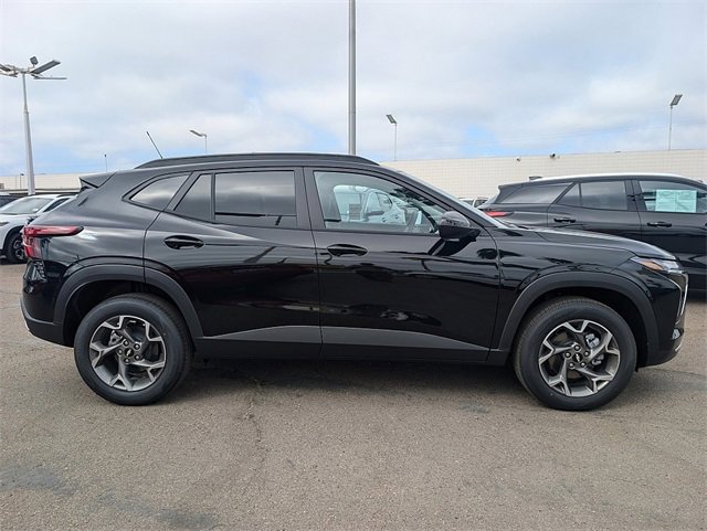 2025 Chevrolet Trax LT photo 6