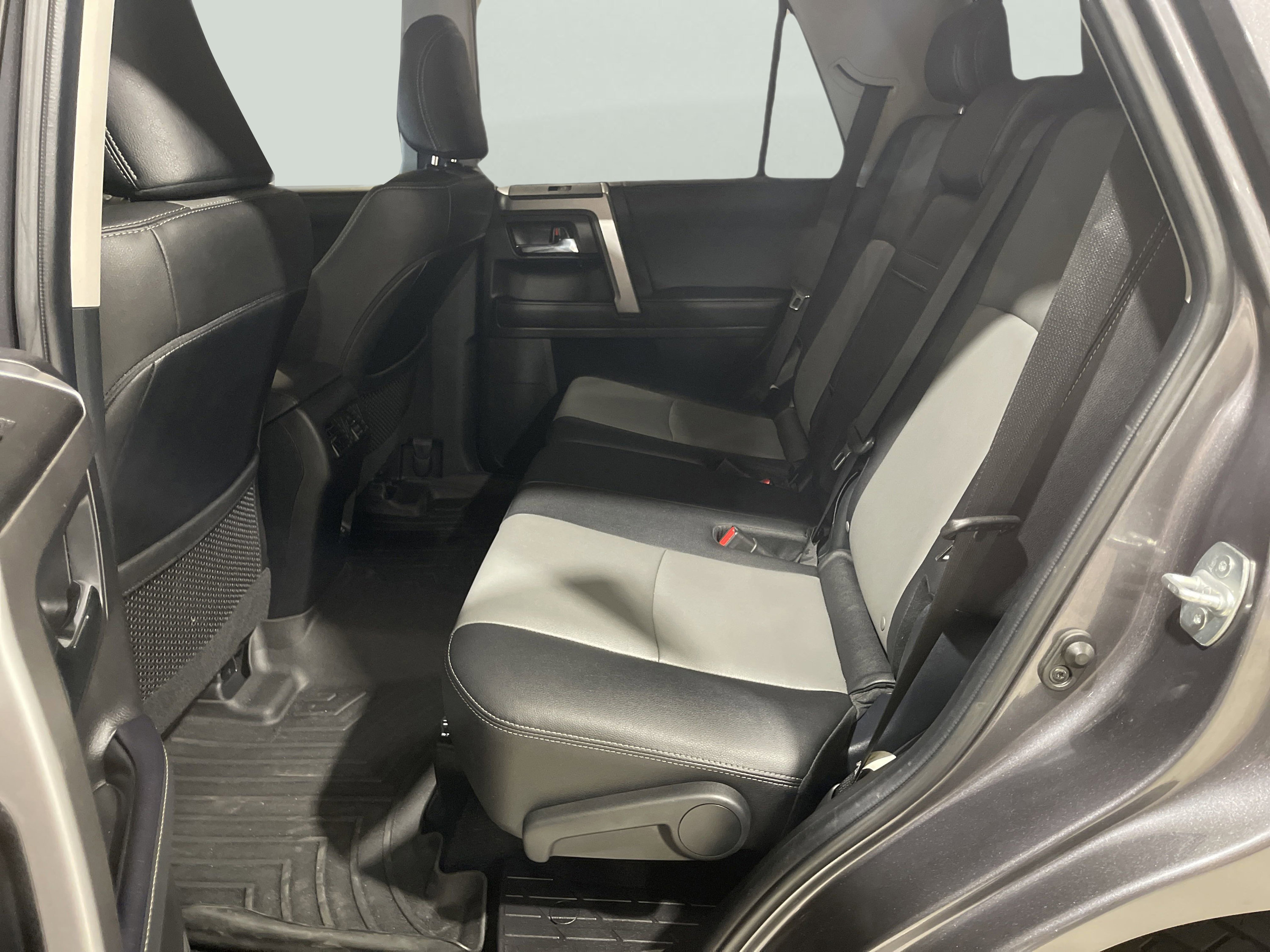 2021 Toyota 4Runner SR5 Premium photo 9